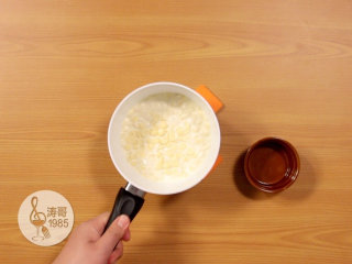 27、基础滴落蛋糕，可以做出无限种高大上的造型,28、摇晃小奶锅使巧克力完全浸泡在奶油里