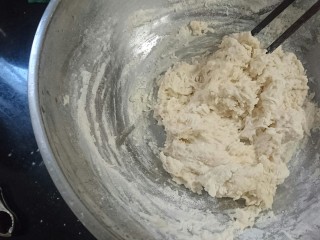 3、培根火腿披萨,加入70g水