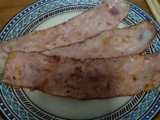 3、家庭版黑椒牛柳披萨,油煎一下