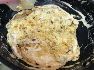 16、新晋咸口网红——海苔肉松咸蛋黄雪花酥,稍稍混合均匀，不用完全到一致