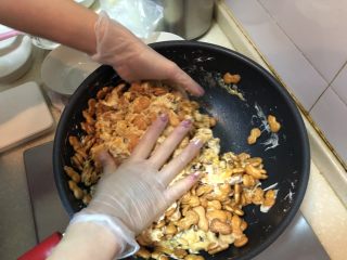 19、新晋咸口网红——海苔肉松咸蛋黄雪花酥,小葫芦饼干还是很脆弱的，温柔对待哦！