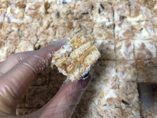 24、新晋咸口网红——海苔肉松咸蛋黄雪花酥,切面赞，不过小葫芦的切面还是比消化饼干差一截~