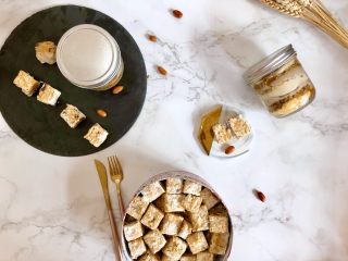 25、新晋咸口网红——海苔肉松咸蛋黄雪花酥,这个量的雪花酥可以放满2罐铁盒，送礼还是私房都适合