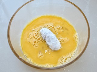 8、香酥芋泥卷,再到蛋液中滚一圈