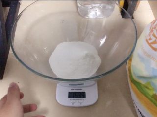 1、培根火腿披萨,150g中筋面粉