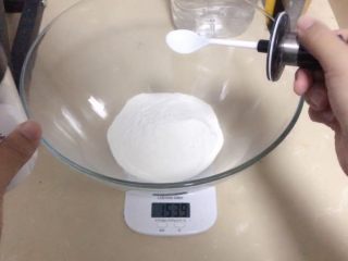 2、培根火腿披萨,1g盐????