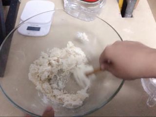 6、培根火腿披萨,把所有材料打成棉絮状