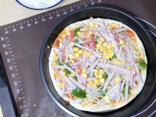 17、培根火腿披萨,最后再撒一层芝士