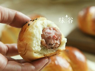 13、黑椒火腿肠面包,成品……