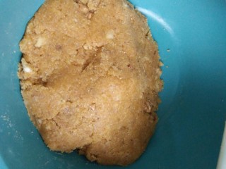 8、中式点心+全麦核桃酥,用铲子堆好成图中