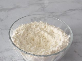 3、低脂软曲奇,搅拌均匀备用