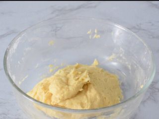 10、低脂软曲奇,用刮刀拌匀