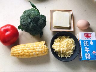 1、馄饨皮蛋奶挞,准备好食材