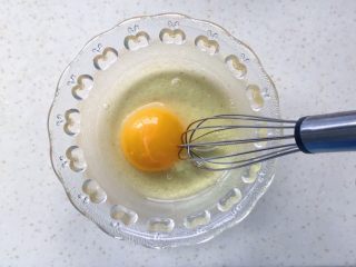 9、馄饨皮蛋奶挞,鸡蛋打散