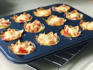 20、馄饨皮蛋奶挞,出炉咯……