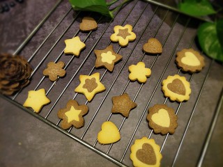 12、曲奇饼干,漂亮的曲奇饼干就做好啦