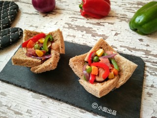 14、时蔬吐司盏――美味健康餐,成品。