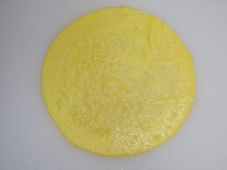 9、圣诞花环沙拉盘,取出放凉备用，在继续做剩余的蛋液。