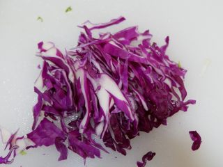 15、圣诞花环沙拉盘,紫甘蓝切碎