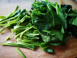 4、牡蛎菠菜,切成段