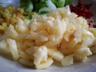 10、牡蛎菠菜,大蒜切成蒜末