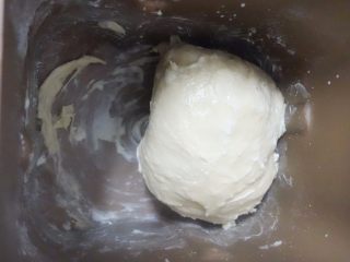 2、海鲜小鸡披萨,揉光滑