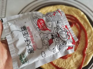 13、鸡肉田园披萨,13.放入意大利番茄酱