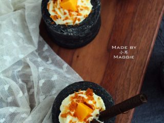 23、奶油黑杯子,