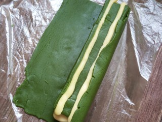 14、兔兔曲奇饼干,之后用抹茶片把造型包起来