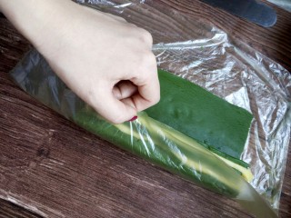 15、兔兔曲奇饼干,像卷卷一样给它卷起