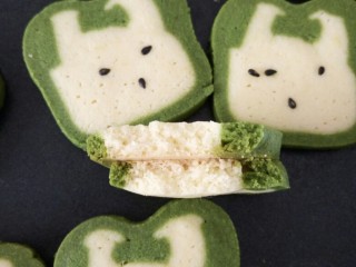 21、兔兔曲奇饼干,掰开看组织，酥松香甜入口即化