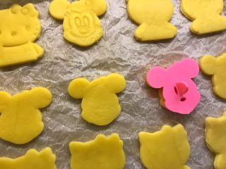 15、卡通饼干,再把中间的图形按下