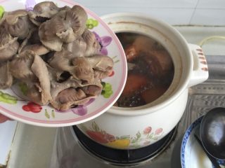 31、煲一锅好卤➕香卤牛肉,加入鸡肫，再煮20分钟，鸡肫熟透