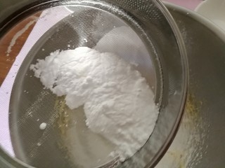 12、宝宝无盐黄油饼干,筛入糖粉