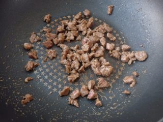 5、不用装就很嫩~黑椒羊肉披萨,羊肉炒至刚熟