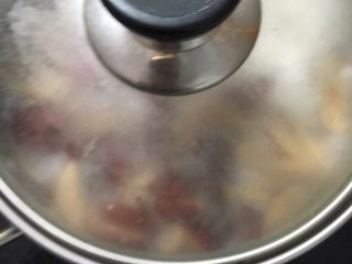 5、香甜枣泥糕,转小火煮10来分钟