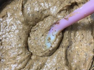 19、香甜枣泥糕,翻拌均匀无干粉,成为细腻的面糊