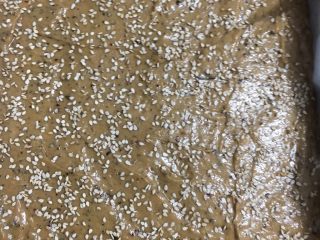 22、香甜枣泥糕,表面撒上白芝麻
