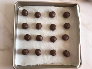 8、趣多多饼干,分成15g每个的小球