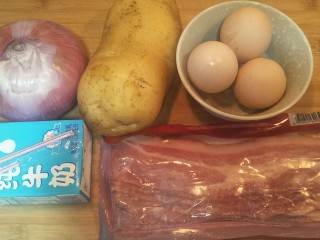 1、✨黄金培根土豆饼✨,材料表