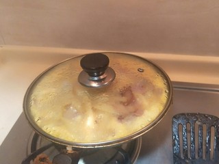 7、✨黄金培根土豆饼✨,加盖小火烘烤离火????烘烤举起来(手酸????)