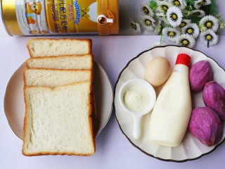 1、紫薯西多士,准备好所有食材。