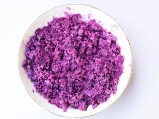 5、紫薯西多士,拌成泥。