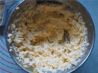 5、好吃的根本刹不住啊--焦糖杏仁酥饼,搅打均匀