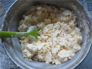 7、好吃的根本刹不住啊--焦糖杏仁酥饼,用刮刀拌均