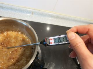 14、好吃的根本刹不住啊--焦糖杏仁酥饼,加热到115度后关火