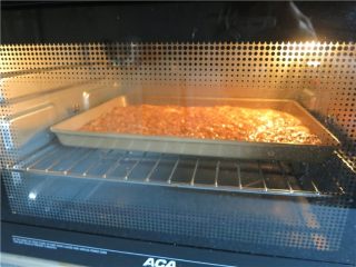 17、好吃的根本刹不住啊--焦糖杏仁酥饼,烤箱提前预热，170度上下火32分钟