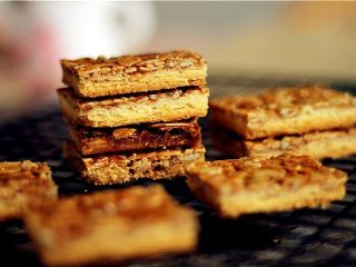 20、好吃的根本刹不住啊--焦糖杏仁酥饼,