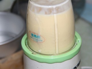 12、冬喝暖饮夏吃冰~芒果奥利奥酸奶昔,搅30秒钟左右,均匀无颗粒为止