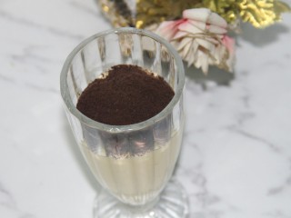 16、冬喝暖饮夏吃冰~芒果奥利奥酸奶昔,加入两大勺